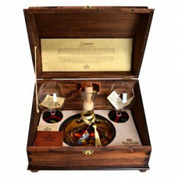 Граппа Маццетти Сезанна 0,7 л с 2 - мя бокалами в подарочной деревянной коробке