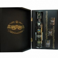 Водка  ЖЛГЗ Президентский Стандарт 0,75л в подарочной коробке с 3 рюмками